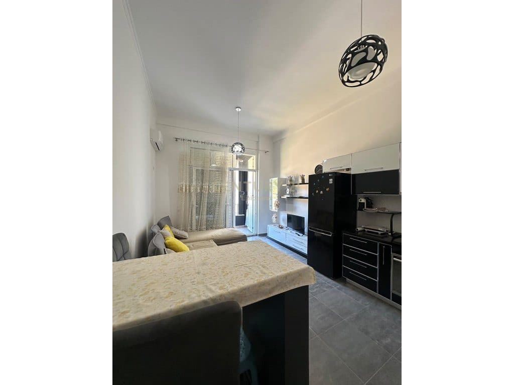 APARTAMENT 1+1 PËR SHITJE – 100 METRA LARG DETIT, NË GJIRIN E LALZIT ! 4