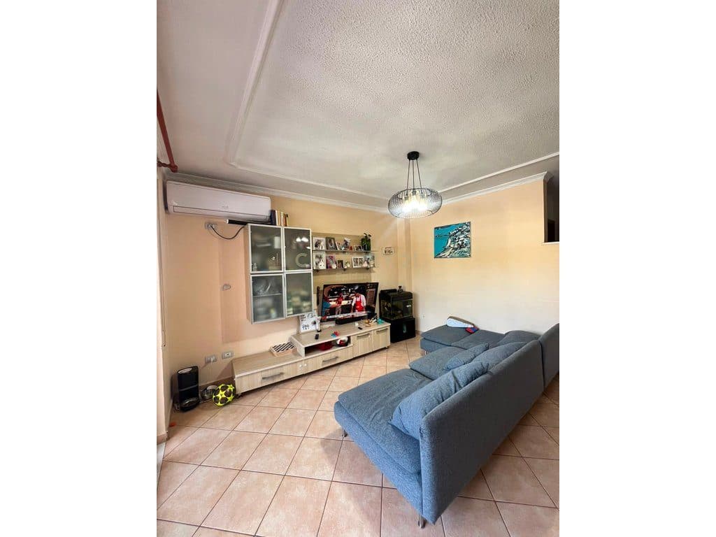 Shesim Apartament 2+1+2+3 ballkone në Lagjen Nr. 1, Durrës
