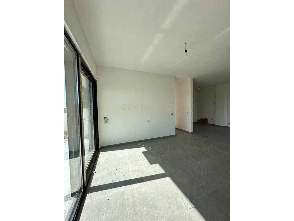 EKSLUZIVE! SHITET VILE INDIVIDUALE ME PISHINE NE GJIRIN E LALZIT! 340.000€
