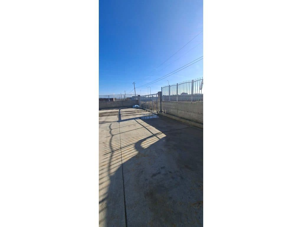 🏭 KAPANON INDUSTRIAL ME QIRA – SEKTORI RINIA, DURRËS 3500€ 4