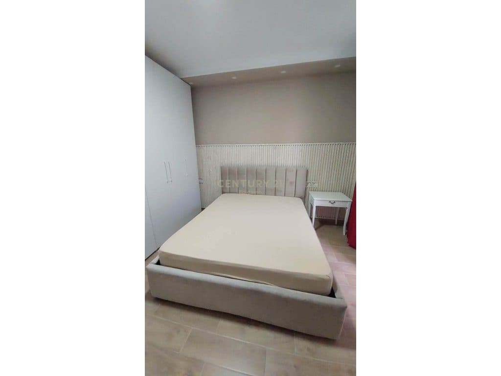 Apartament luksoz me qira , garazh , verandë dhe pamje deti 3