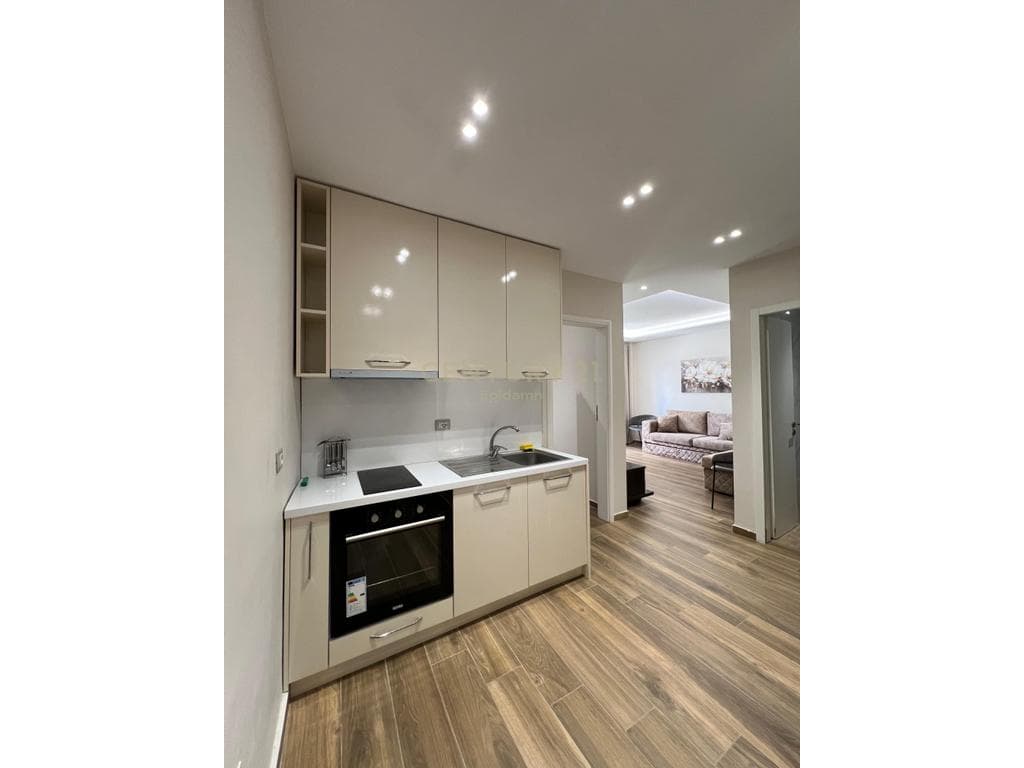 Shitet apartament 1+1 ne Qerret, 150 m larg detit! 3
