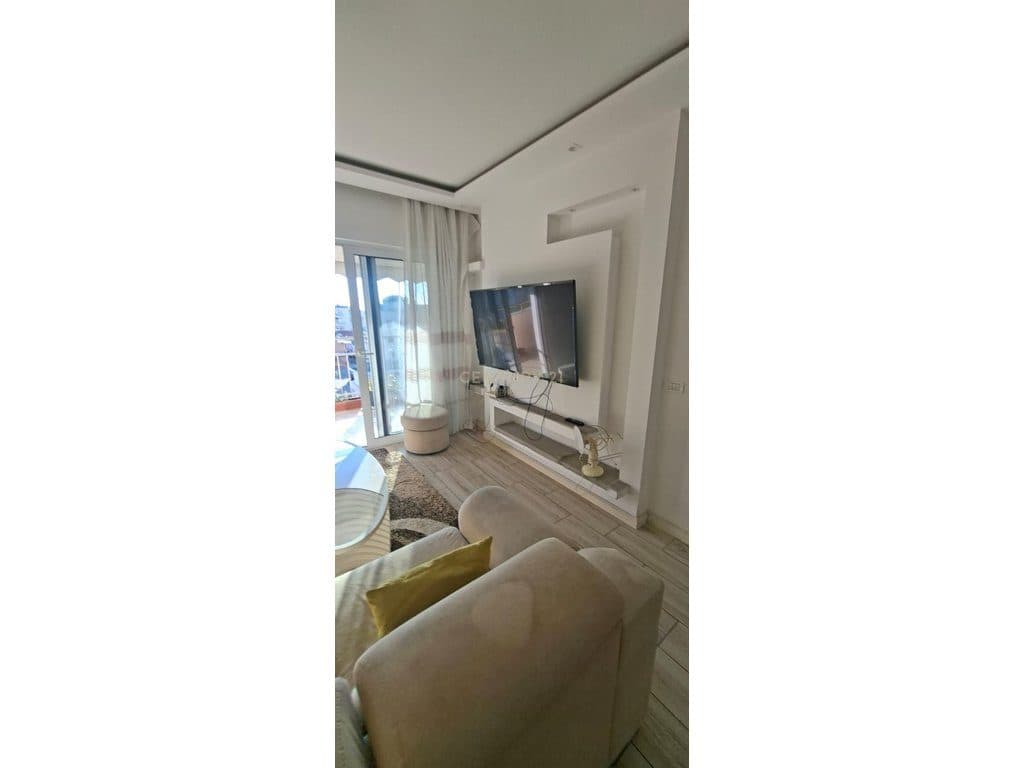 Apartament 3+1 me qira në Plazh, Durrës – 700 €/muaj 3