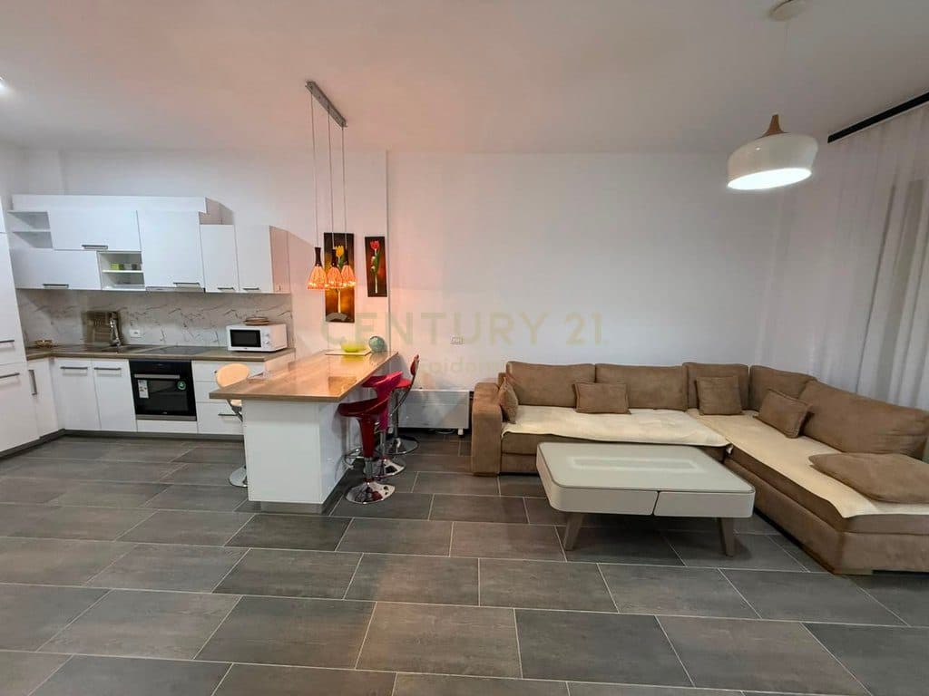 Apartament 2+1 me verandë disa hapa nga deti – Lura 3, Gjiri i Lalëzit 3