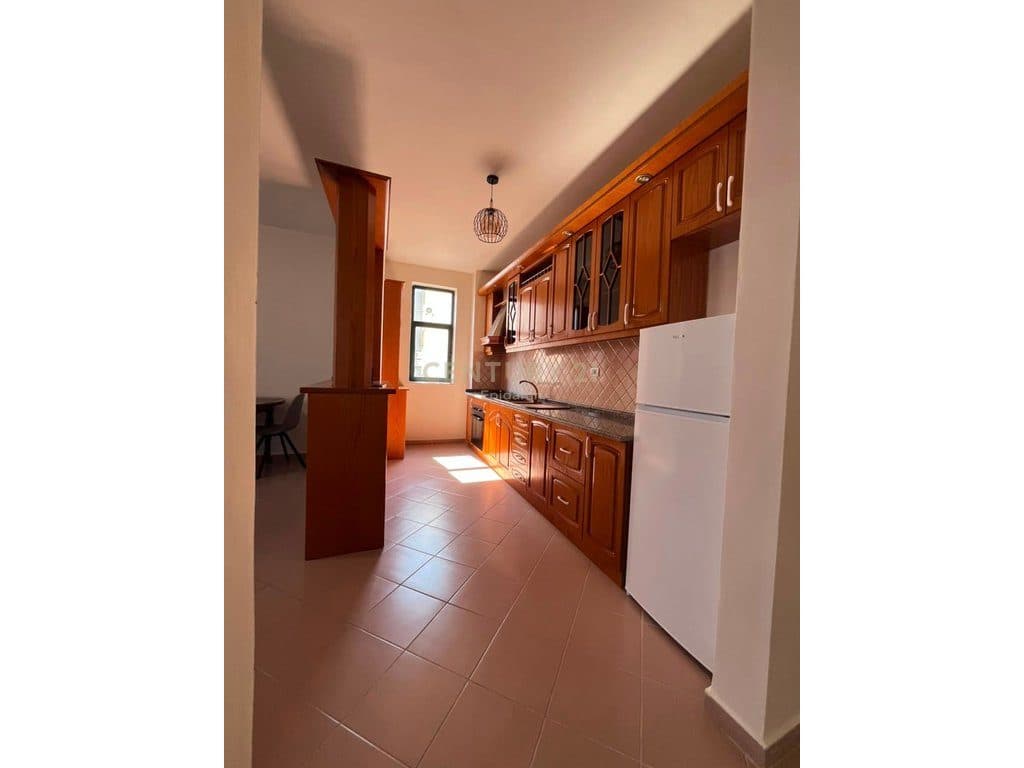Shitet Apartament 2+1+2 në Plazh, Rrota e Kuqe 3