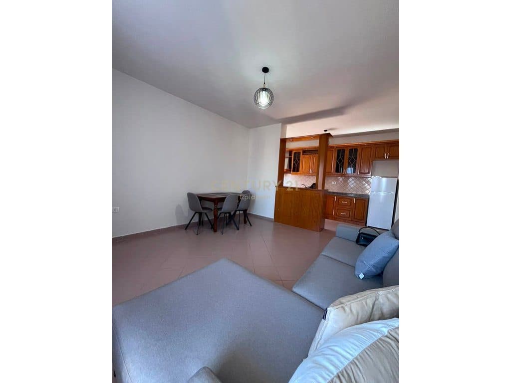 Shitet Apartament 2+1+2 në Plazh, Rrota e Kuqe 2