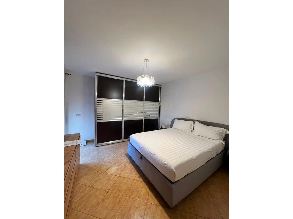 Shesim Apartament 2+1+2+3 ballkone në Lagjen Nr. 1, Durrës 4