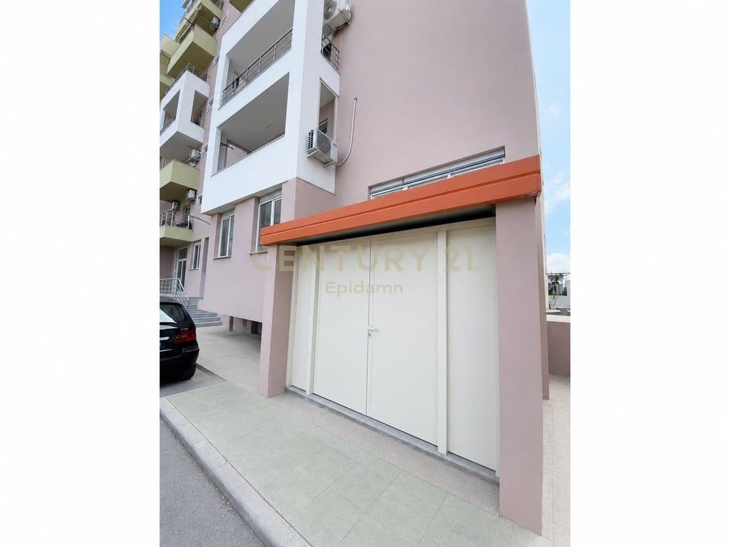 Ambient për Shitje në Plazh, Durrës - 270.000€ | 525m²