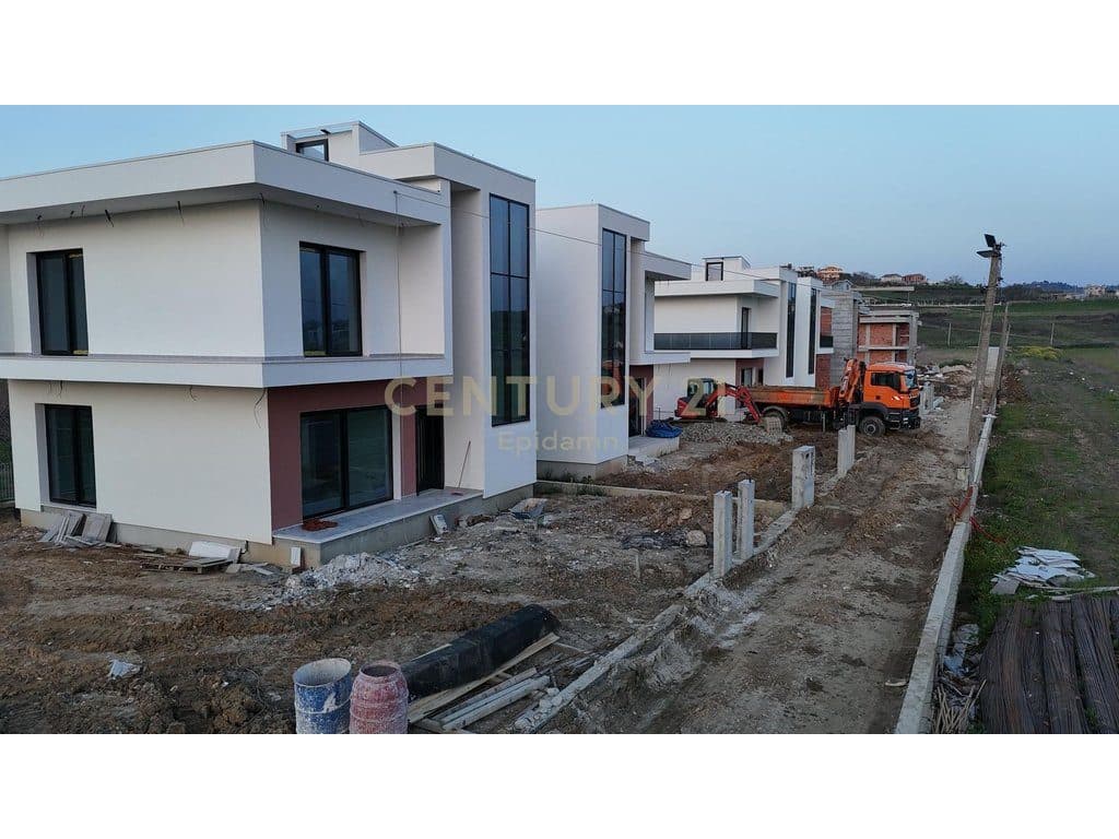 EKSKLUZIVE! SHITET VILE INDIVIDUALE ME PISHINE NE GJIRIN E LALZIT 340.000 €
MUNDESI PAGESE ME KESTE ! 2