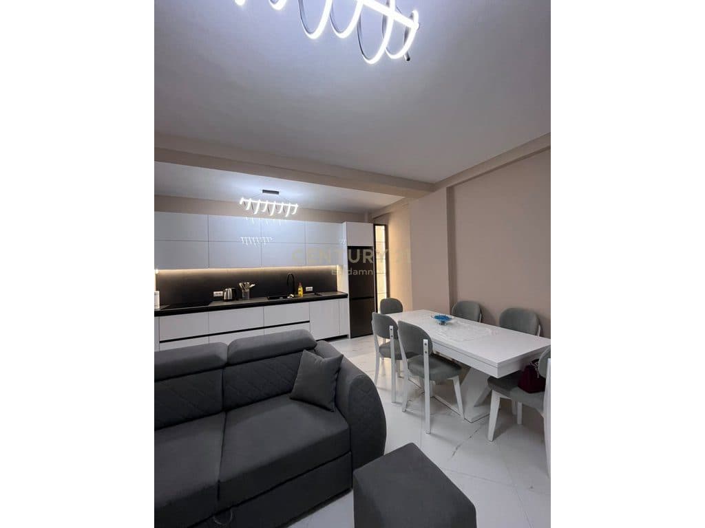 Jepet me qira apartament 1+1 modern, në zonën e Plazhit 3