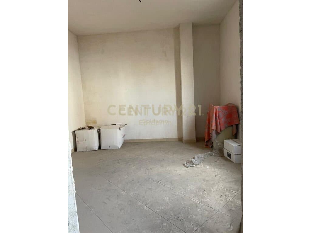 Vilë per Shitje në Rrugen Aleksander Goga, Durrës - 160,000€ | 411 m² 4