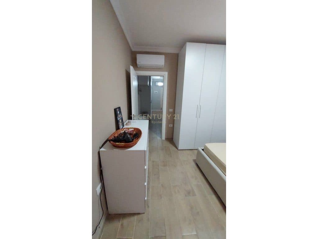 Apartament luksoz me qira , garazh , verandë dhe pamje deti 4