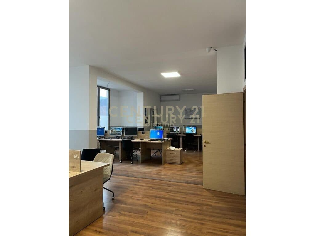 Ambient Komercial për Qira tek Kazazi, Durrës - 800€ | 160 m² 2