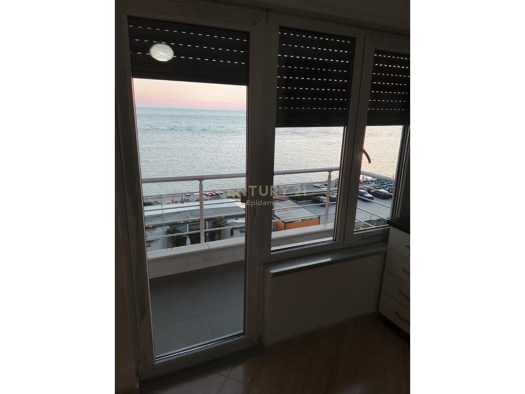 JEPET ME QERA APARTAMENT 3+1+2 NE CURRILA !
