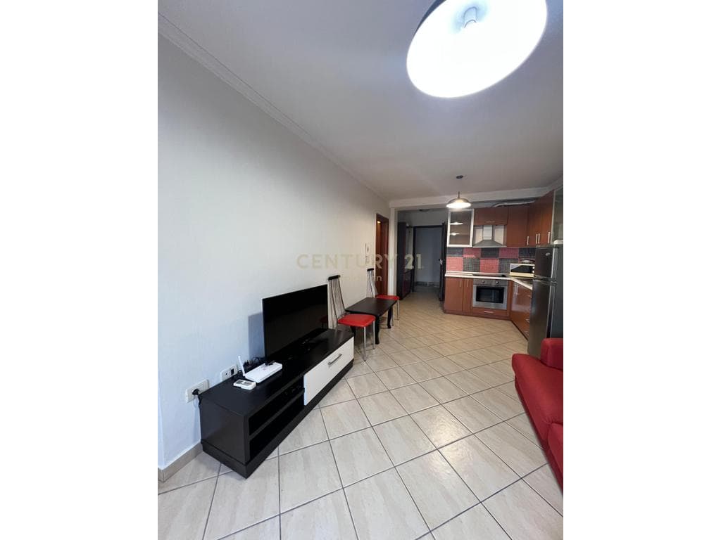Jepet Apartament 1+1 per Qera , prane Tatimeve, Durres! 4