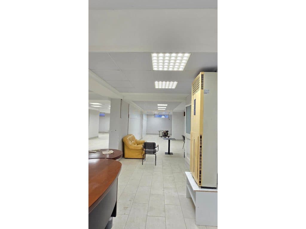 Jepet me qira ambient komercial në Lagjen Nr. 16, Durrës ! 2