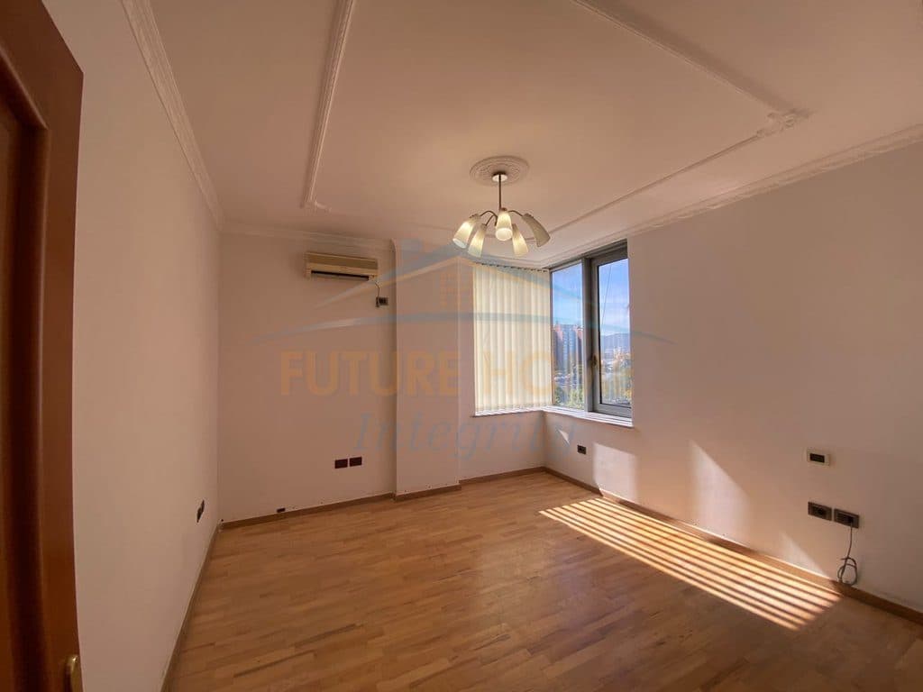Shitet, Apartament 2+1+2, Qendër, Tiranë. 3