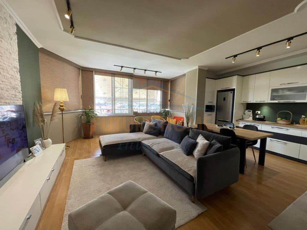 Shitet, Apartament 3+1+2, Fresk, Tiranë. 179,000 €