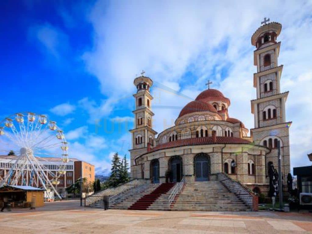 Shitet, Hotel 4-katësh, Qendër, Korçë.