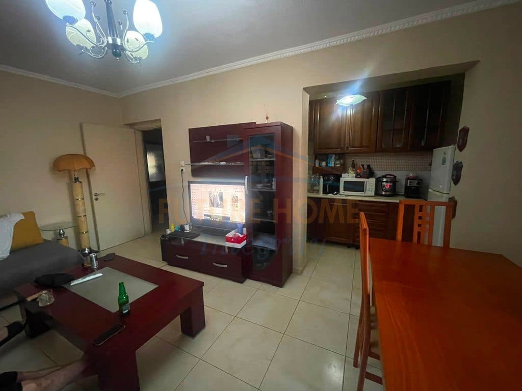 Shitet, Apartament 1+1, Myslym Shyri, Tiranë. 4