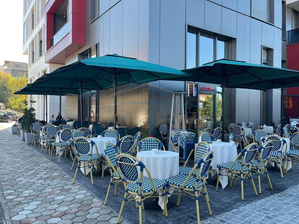 Shitet, Biznesi Bar-Pasticeri, Ali Demi, Tiranë. 1