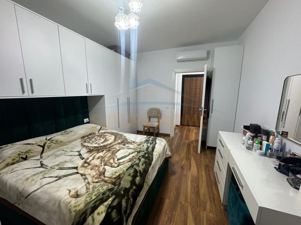 Shitet, Apartament 1+1+Verandë, Rruga e Dibrës, Tiranë. 3