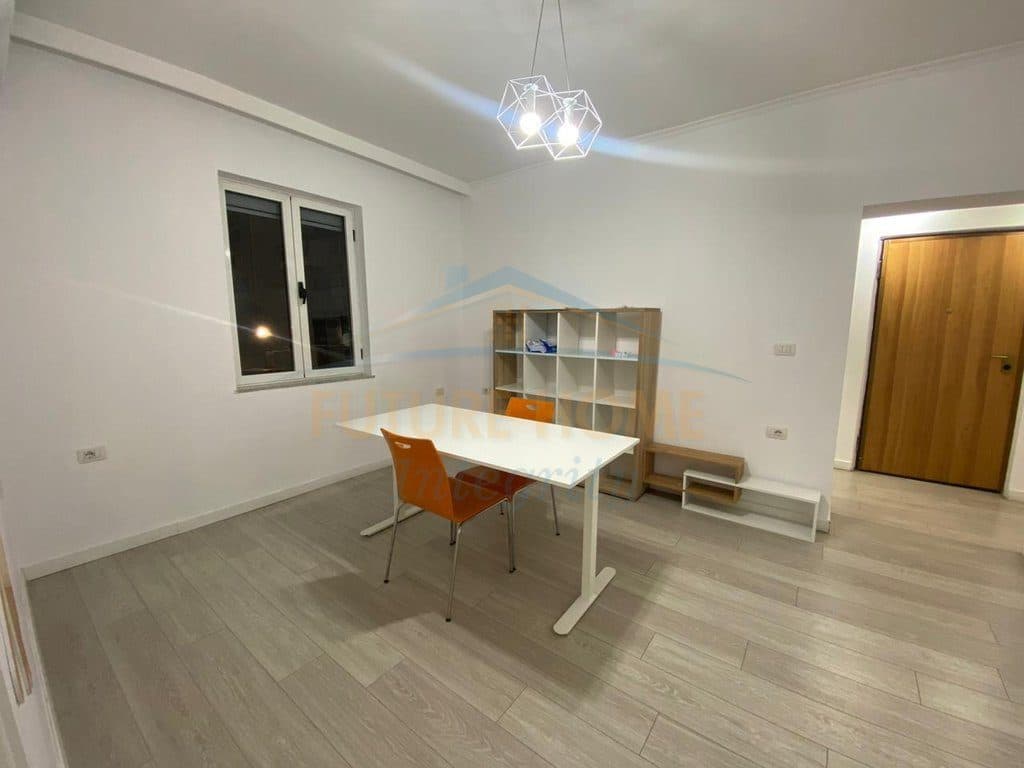 Qera, Ambient Biznesi, 21 Dhjetori, Tiranë. 3