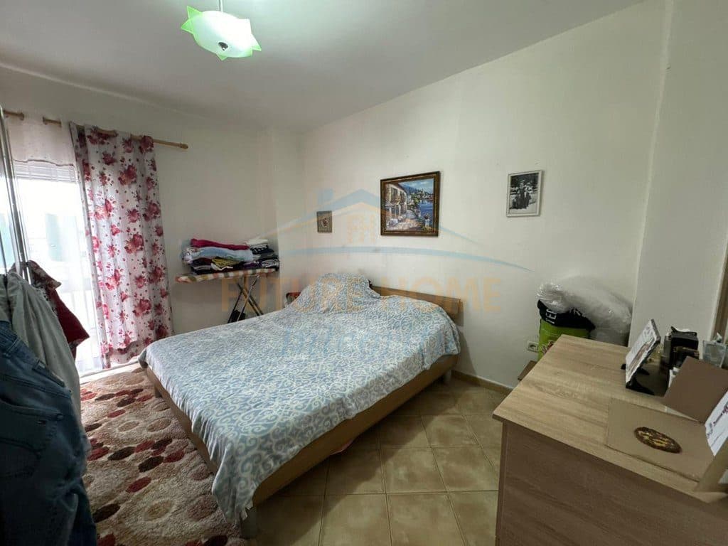 Shitet, Apartament 2+1+2, Porcelan, Tiranë. 4