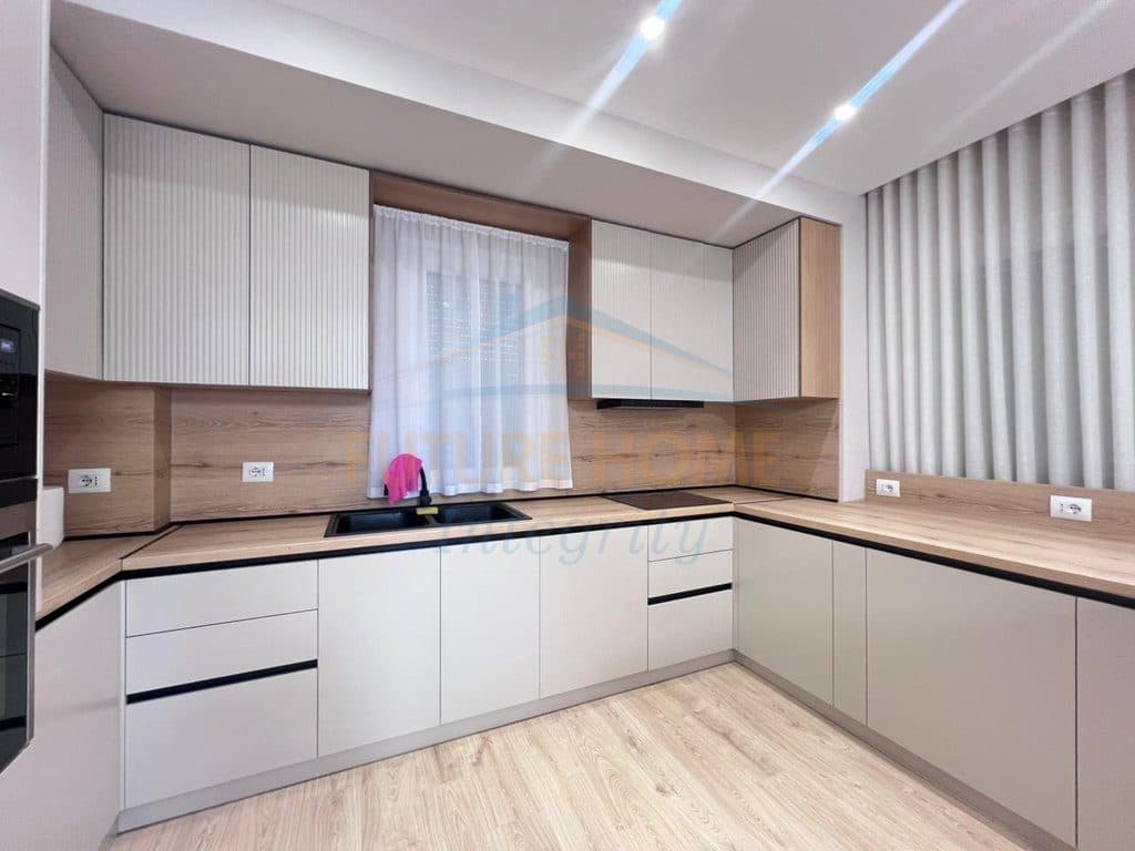 Qera, Apartament 3+1+2+2 Poste parkimi, Shkolla e Kuqe, Tiranë. 2