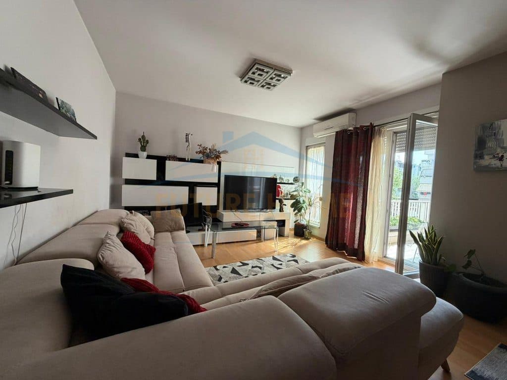 Shitet, Apartament 2+1+2+ Garazhd, Rruga Frosina Plaku, Tiranë