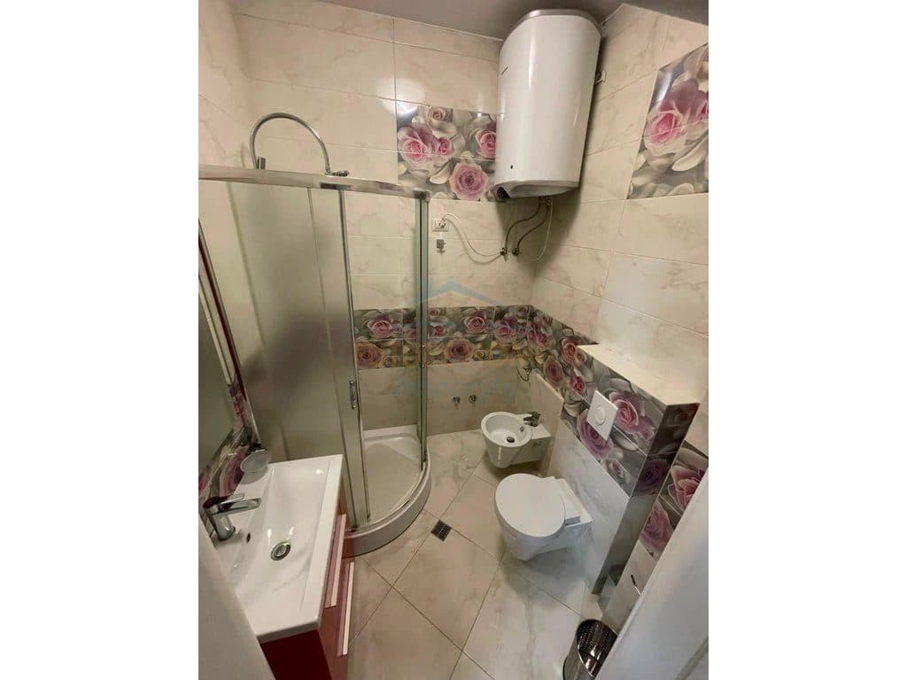 Qera, Apartament 1+1, Pazari i Ri, Tiranë. 4