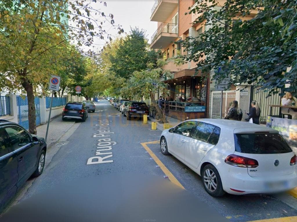 Shitet, Apartament 2+1, Bllok, Tiranë.