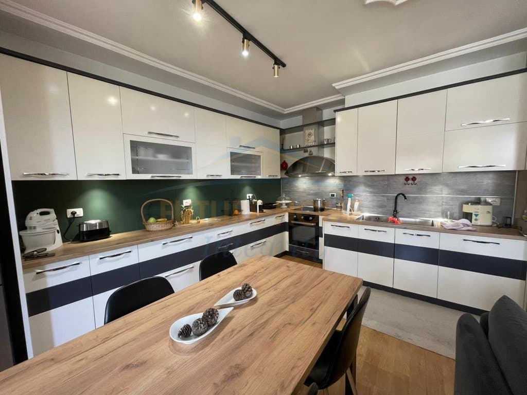 Shitet, Apartament 3+1+2, Fresk, Tiranë. 179,000 € 2