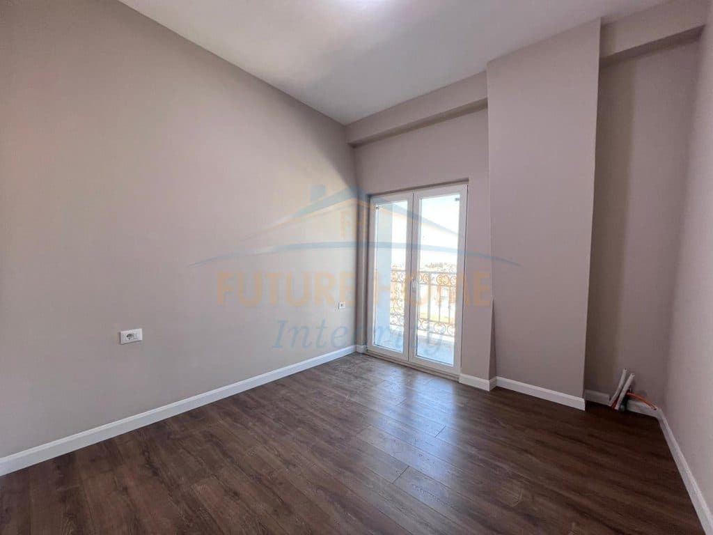 Shitet, Apartament 1+1+2 Ballkone, Porta Tirana e Re, Tiranë. 2
