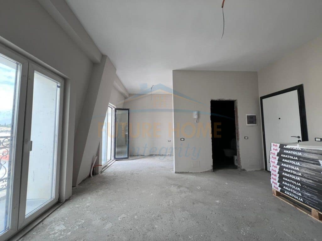 Shitet, Garsoniere, Rezidenca Porta Tirana e Re, Tiranë.