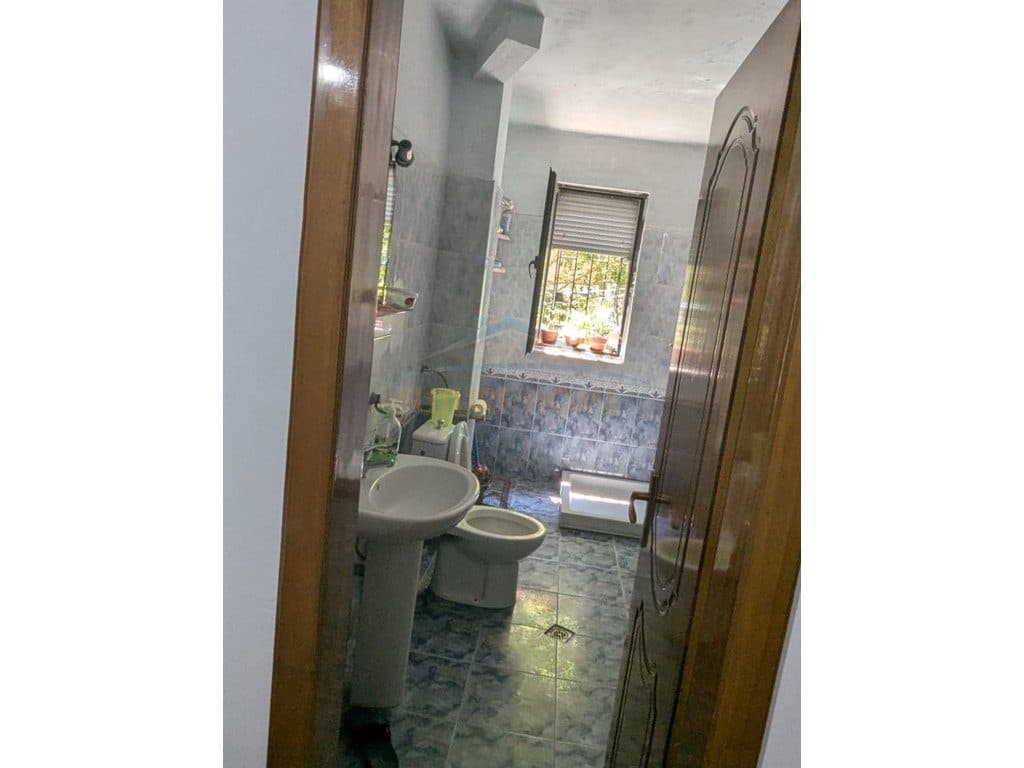 Shitet, Apartament 1+1, Ali Demi, Tiranë. 4