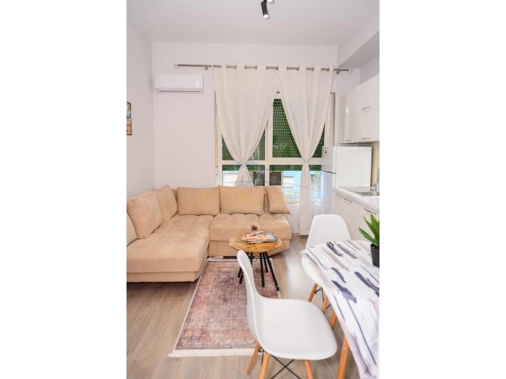 Shitet, Garsoniere (e konvertuar në 1+1), Kompleksi Mangalem, Tiranë. 2