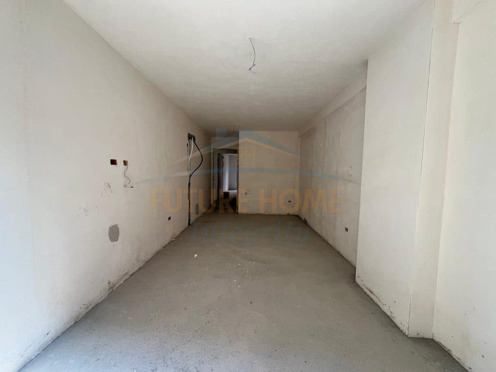 Shitet, Apartament 3+1+2, Rezidenca RingSide, Tiranë. 3