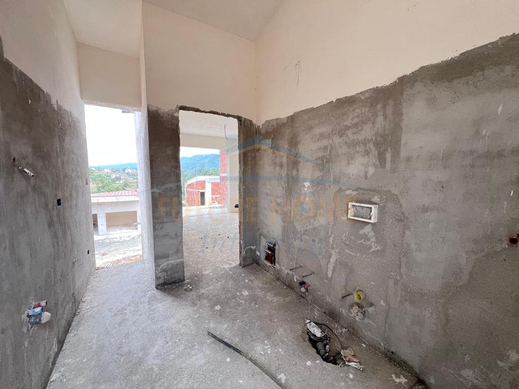 Shitet, Vilë 2-Katëshe, Green Field Residence, Tiranë. 3