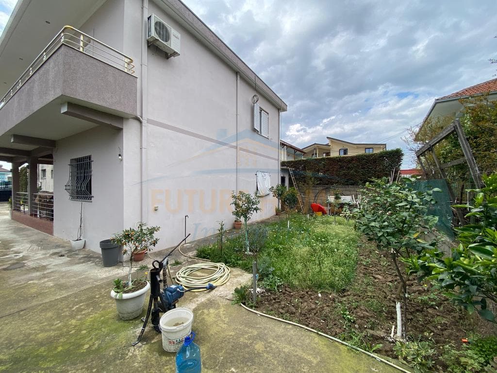 Shitet, Shtëpi private dhe Godinë Biznesi, Kamëz, Tiranë. 4