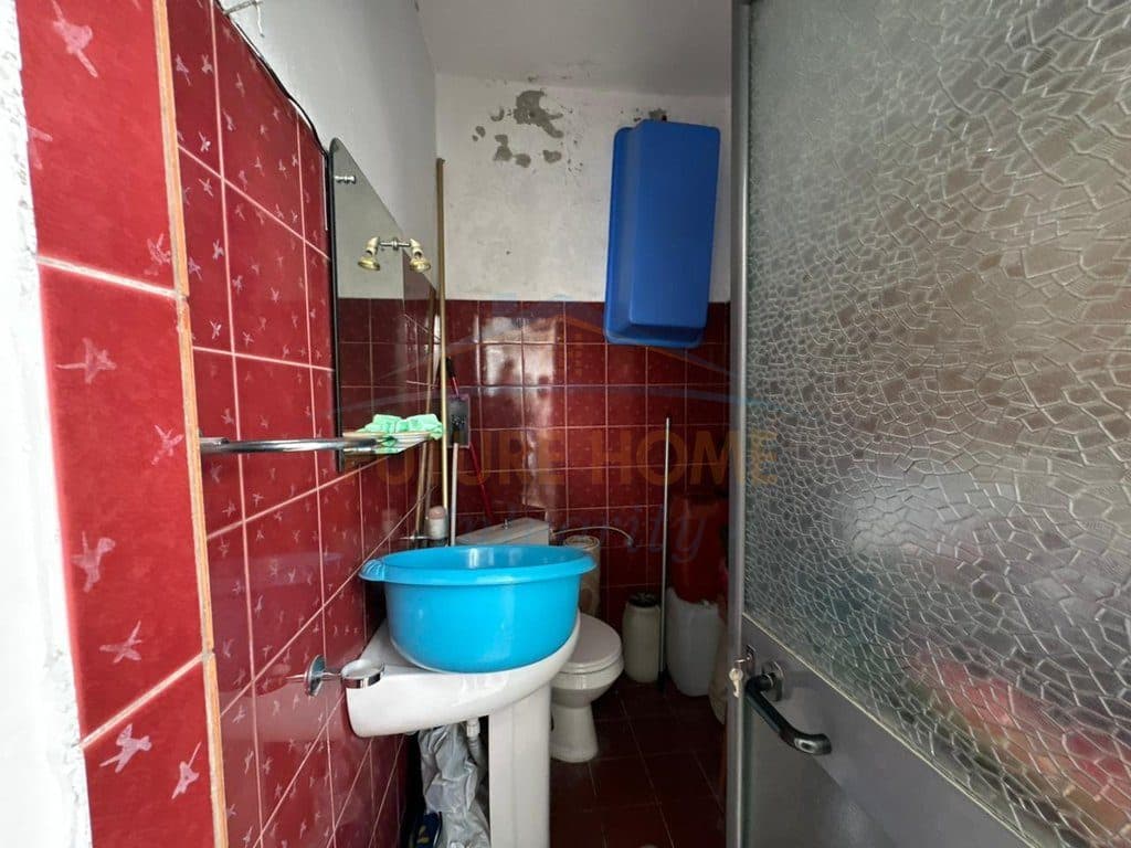 Shitet, Apartament 2+1+2, Porcelan, Tiranë. 2