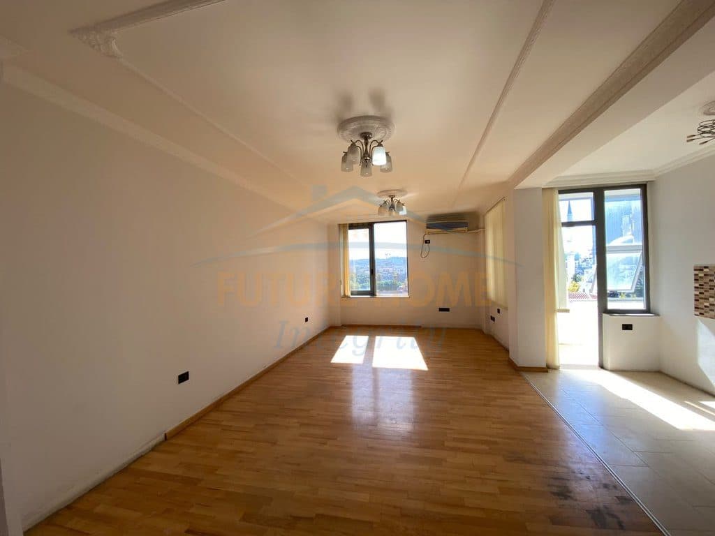 Shitet, Apartament 2+1+2, Qendër, Tiranë.