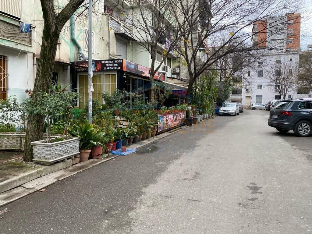 Shitet, Lokal, Bulevardi Asim Vokshi, Tiranë.