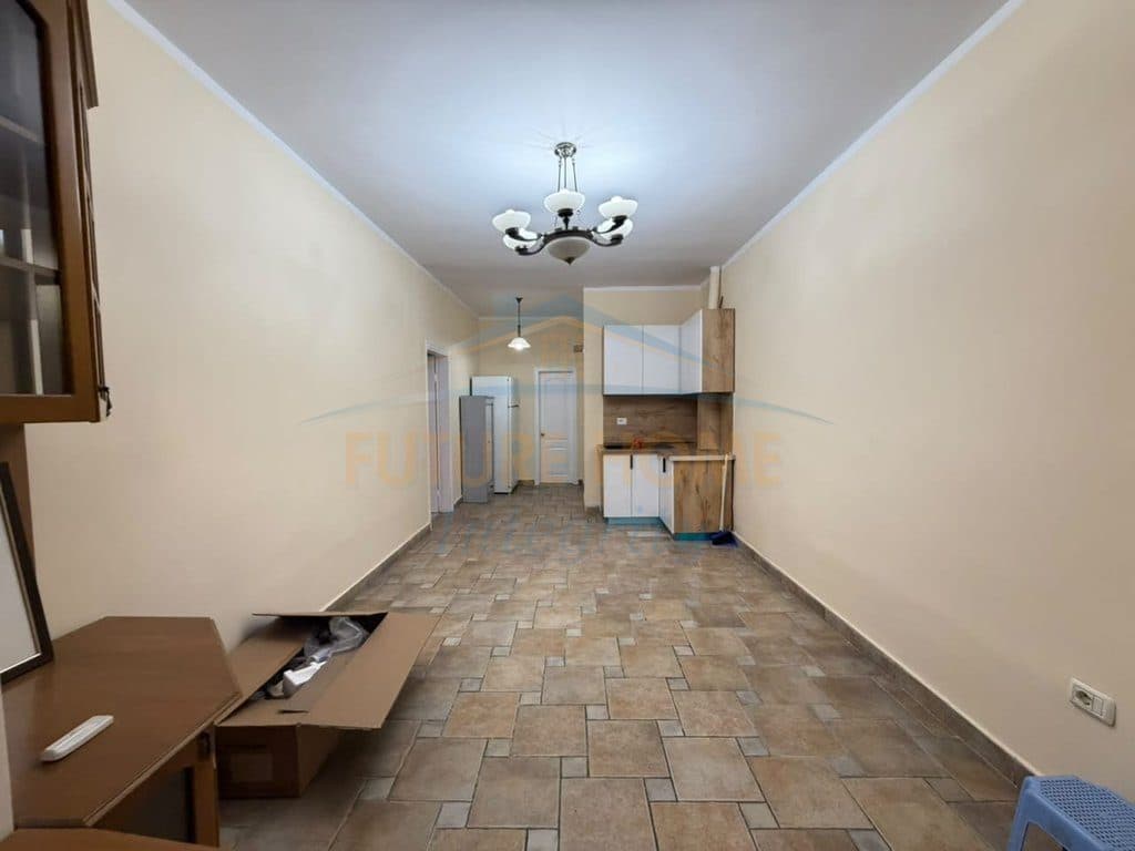 Shitet, Apartament 1+1, Rruga Bardhyl, Tiranë. 3