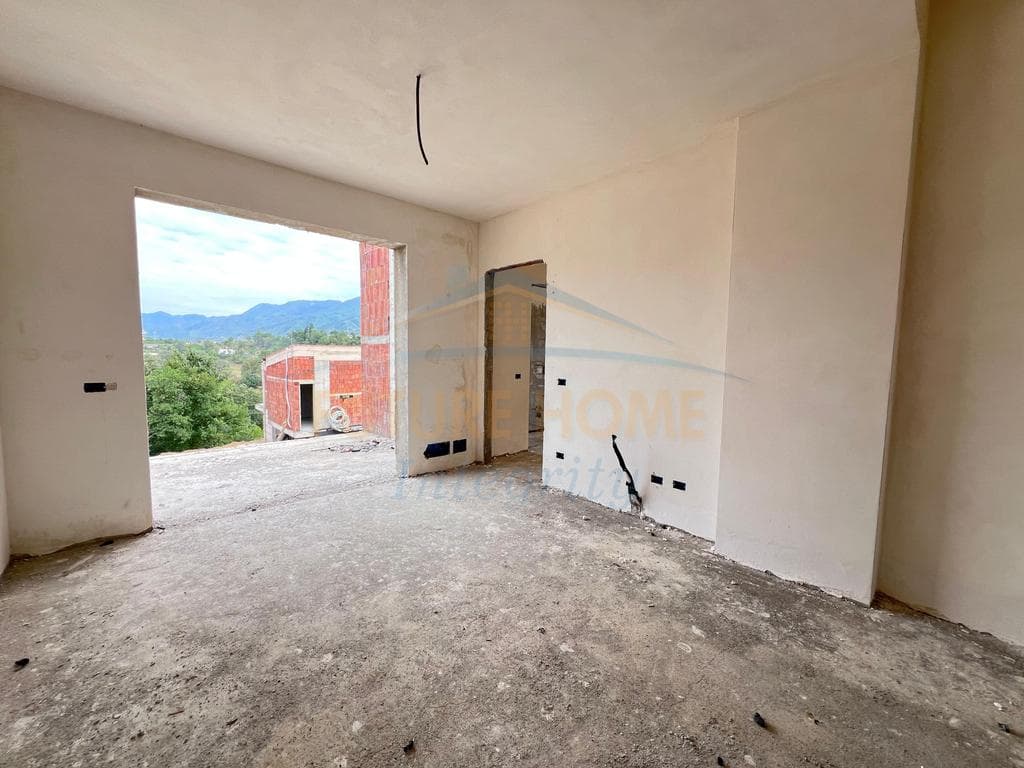 Shitet, Vilë 2-Katëshe, Green Field Residence, Tiranë. 4
