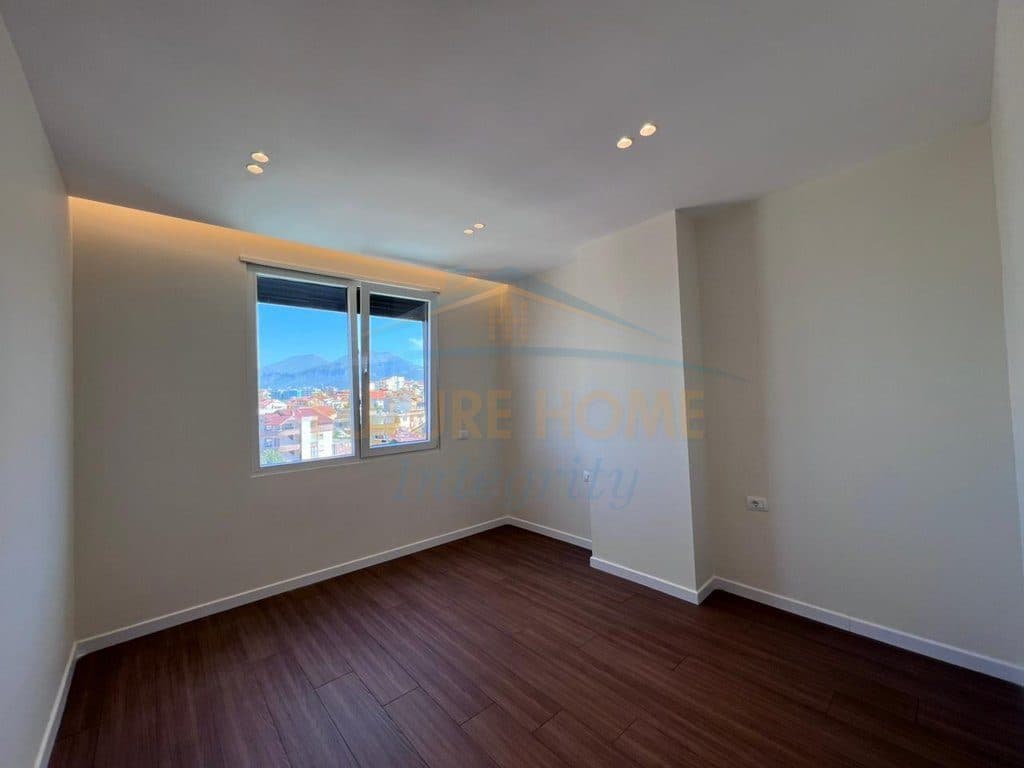 Shitet, Apartament 2+1, Brryli, Tiranë.