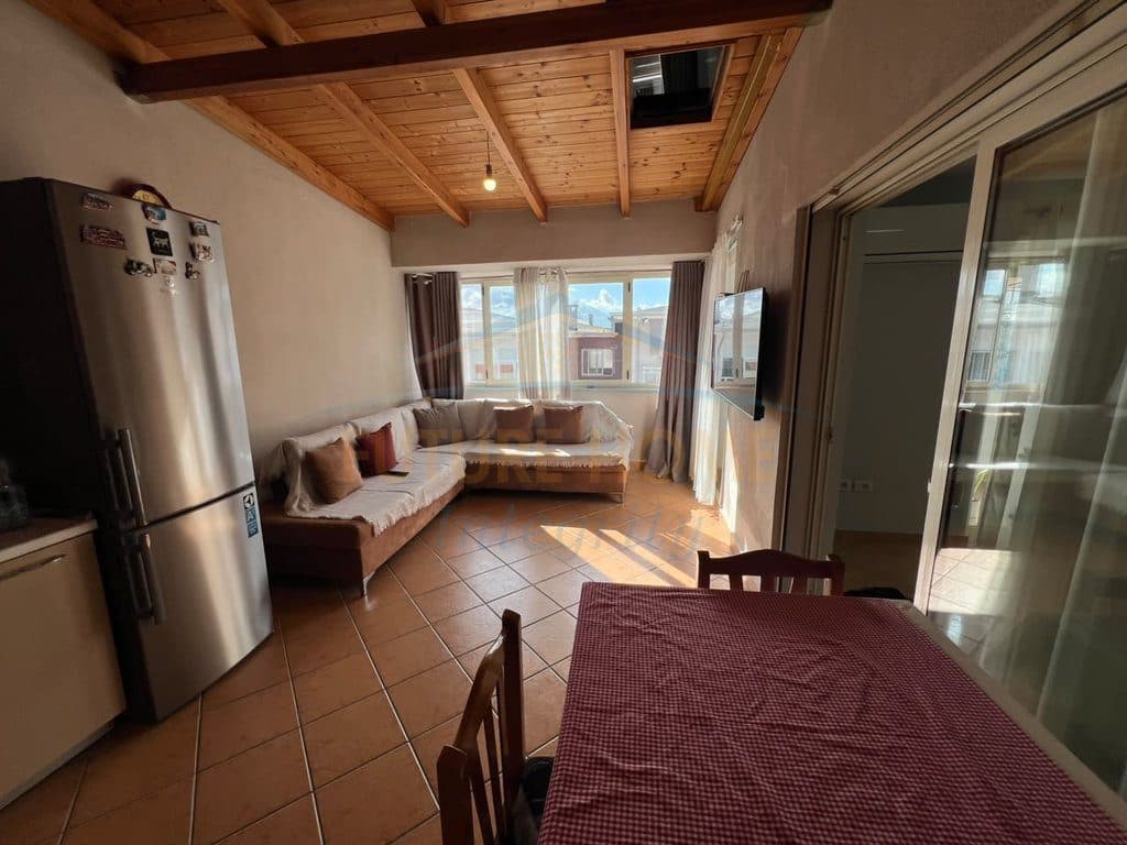 Shitet, Apartament 2+1+2+Verandë, Fresku, Tiranë. 4