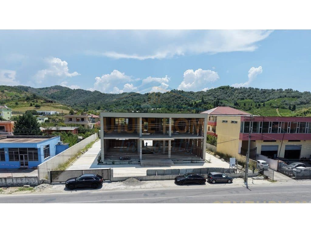 Shitet, Godinë Multifunksionale 3-Katëshe, Vorë , Tiranë. 4