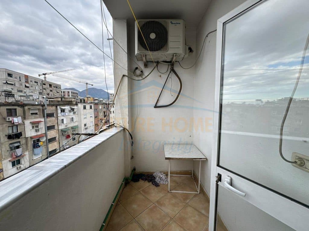 Shitet, Apartament 2+1+2, Porcelan, Tiranë.