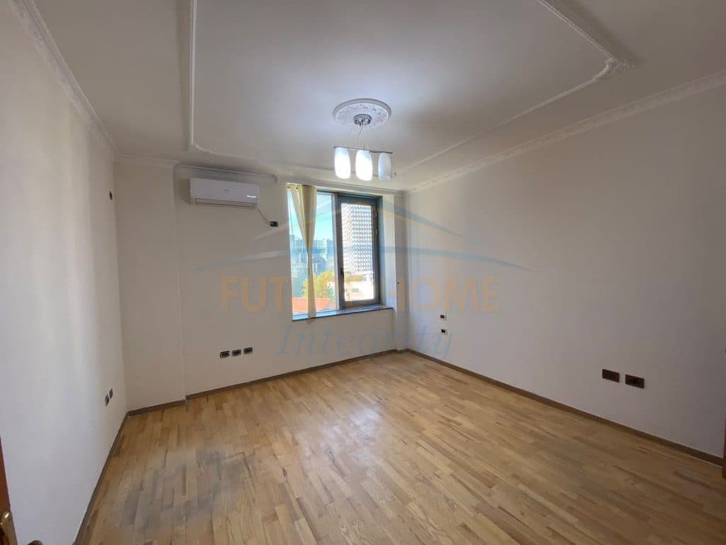 Shitet, Apartament 2+1+2, Qendër, Tiranë. 4